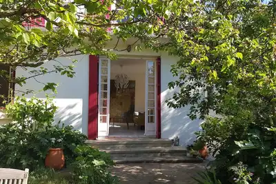 Image de Le Jardin de Pierrette. . . with garage and city view very close to the city center.