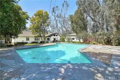 Image de New! Private Guesthouse w\/ shared pool & fire pit