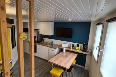 Centre-Ville, Plage A 80m, 1 Chambre, Wifi, Linge De Lit Fourni.