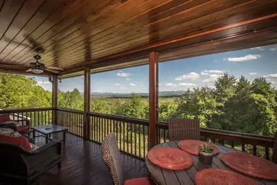 Image de Lookout Point Cabin-Long Range Mt View-Paved Roads-Hot tub-Fire Pit-Dog friendly