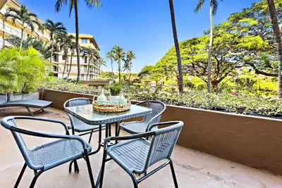 Image de Spacious open living meets lush garden tranquility