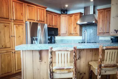 Image de Beautiful light filled townhouse is perfect for family and friends.