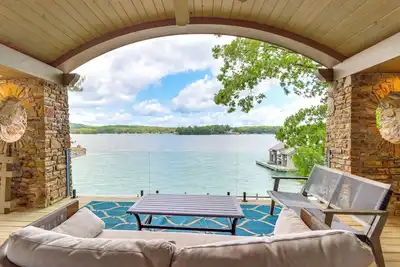 Image de Waterfront Escape on Blue Ridge Lake w\/ Dock!