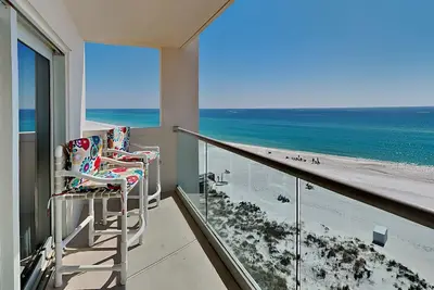 Image de Million Dollar View | Great Location + Water Views & Pool Access!