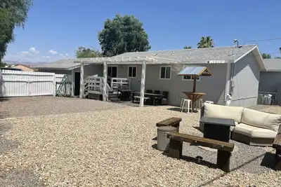 Image de One block to the River, sports park, dogs, Ac garage games!