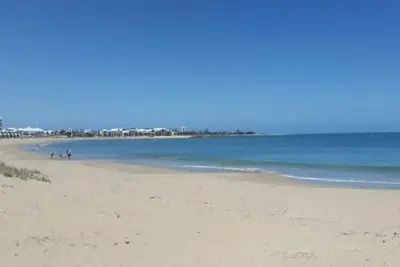 Image de Town Beach Short Stay on Ormsby Terrace                   Beach across the Road.