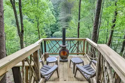 Image de New* pond view, Private, 2br, Hottub+ Firepit*