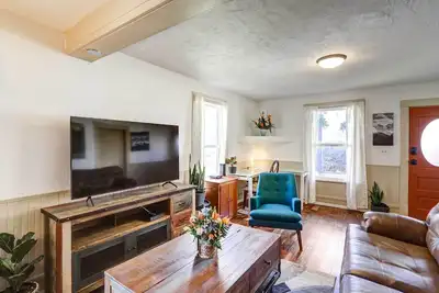 Image de Charming Montrose Family Home: Block to Downtown!