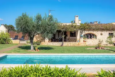 Image de Maison de vacances Ca Sa Padrineta avec Wi-Fi, climatisation, piscine, jardin et terrasse