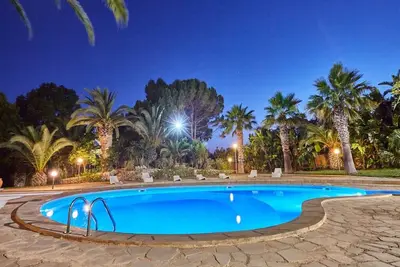 Image de Villa familiale Morenanoemi avec vue sur la mer, Wi-Fi, climatisation, piscine, jardin et balcon