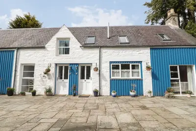 Verdi, pet friendly, with open fire in Strathtay