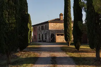 Belle ferme nichée dans des collines très douces à quelques minutes de Sienne