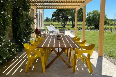 Image de A quaint vineyard gîte at Château Magdeleine Bouhou