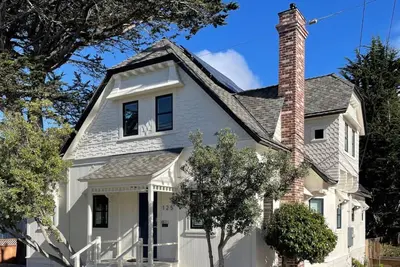 Image de Beach Club - Pacific Grove Beach House - Sand and Sea