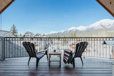 Image de 2 Bedroom + Den Penthouse  | Balcony + Fireplace