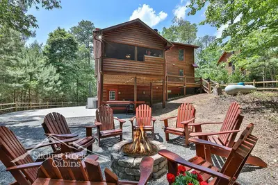 Image de Coosawattee River Resort, 4/3. 5 pet friendly, small fenced yard, hot tub,