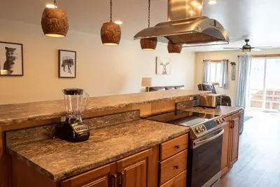 Image de Falls Overlook Lodge | 6br, 2ba, Hot Tub, River View, In Ohiopyle!