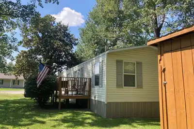 Image de Conveniently Located ~ WiFi ~ Central Heat & Air ~ Pet Friendly