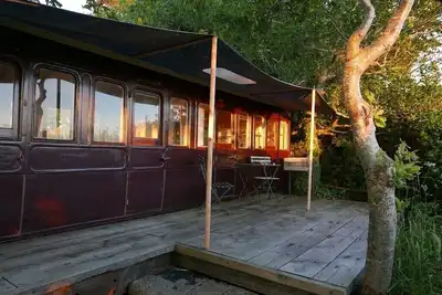 Unique and Magnificently Situated 8 acre Waterside Artists' Retreat Carriage