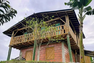 Image de Cabin In The Heart Of The Coffee Region, Between Banana Plantations And The Crystalline River.