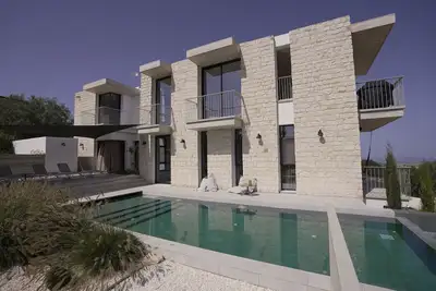 Image de Stylish and modern 3 bedroom villa, with infinity pool, mountain and sea views