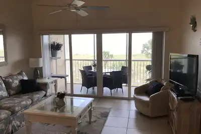 Image de Oceanfront 2 Br Condo! Panoramic Ocean Views From Living Room And Bedrooms