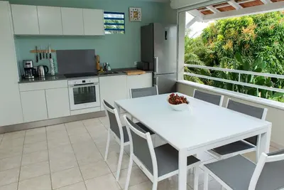 Image de Appartement-Moderne-Vue mer-Salle de bain privée séparée