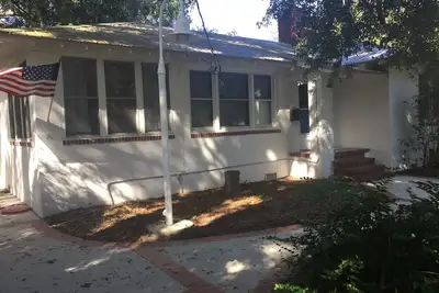 Image de Beautiful 1946 Bungalow close to downtown Jacksonville with Guesthouse