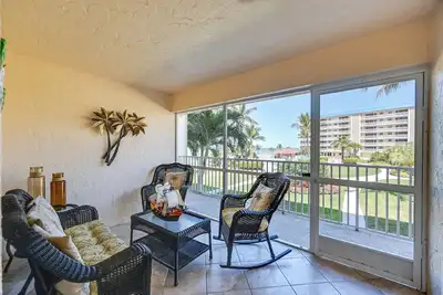 Image de Oceanfront Bonita Beach Condo w/ Pool Access!