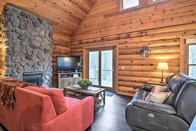 Image de Secluded Gaylord Cabin w/ Deck, Fire Pit & Grill!
