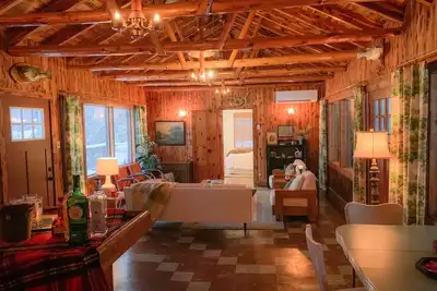 Image de Lake Haven - Updated Mid Century Cabin Only 35 Mins from St. Louis
