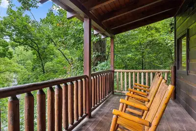 Image de Wooded Retreat w/ Theater, Game Room & Hot Tub