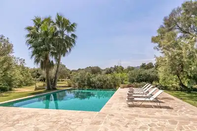 Image de Villa Son Jordi avec piscine et accès direct à la plage à Costa de los Pinos