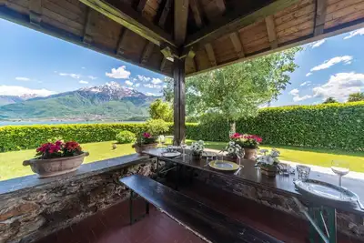Image de Appartement \"Villa Rita Ground Floor\" avec vue sur le lac, jardin et piscine
