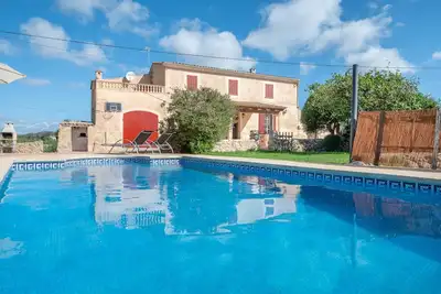 Image de Maison de campagne majorquine Ses Comes de Son Cladera avec piscine privée et vue sur la montagne