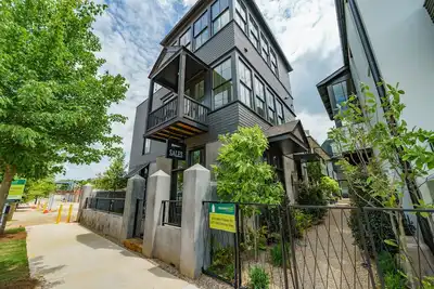 Image de 3 Story 2br-2. 5ba Townhouse w/Terrace/pool Downtown Atl OpenJUNE 22-27, July 2-11