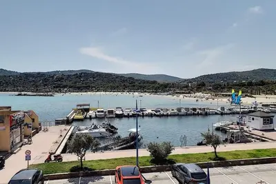 Image de Studio rénové avec climatisation et piscine à Bormes-les-Mimosas