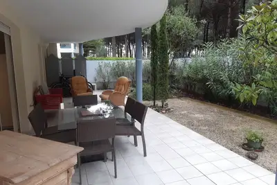 Image de Vagues Et Pins: Apt 73m2 Résidence calme, piscine, jardin privé, 1mn mer à pied