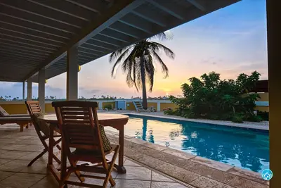 Sunset Villa - Stunning View! - private pool - 4 bed - 4 bath- 11 guest home