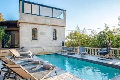 Image de Villa Jaliel - Piscine Sauna Hamam - Grand luxe 6 ch 6 sdb 12 pers Cannes centre