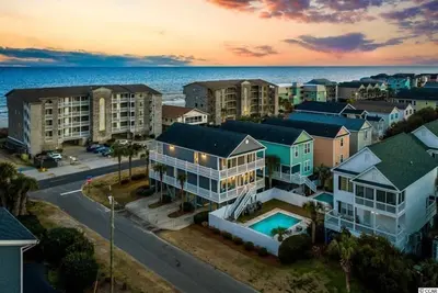 Image de Serenity by the Sea - Six Bedroom, Five Bath House with Private Pool