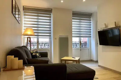 Image de T2 cosy avec cabine hypercentre