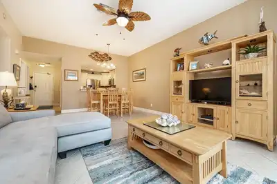 Image de A private beachfront condo just steps from beach