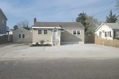 Image de Pet Friendly Near Cape May / Wildwood 3 BRs 2 Bath Sleeps12 with Fenced in Yard