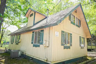 Image de Relax with your fur baby in this spacious chalet near Callaway Gardens