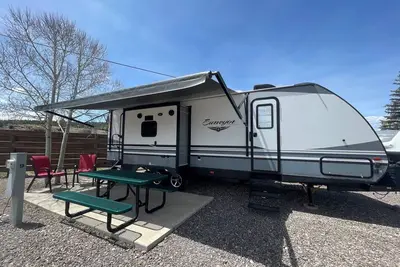 Image de Fully Furnished Surveyor Camper