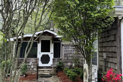 Image de Mountain Laurel Cottage ~ Bat Cave North Carolina  Relax, Refresh, Renew!