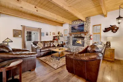 Image de Whiskey Mountain Lodge at Big Bear w\/ Hot Tub