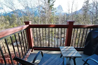 Image de Scenic Mountain View Condo in the Heart of Canmore