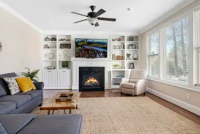 Image de Spacious Family Getaway ~ Fire Pit~ Private Office